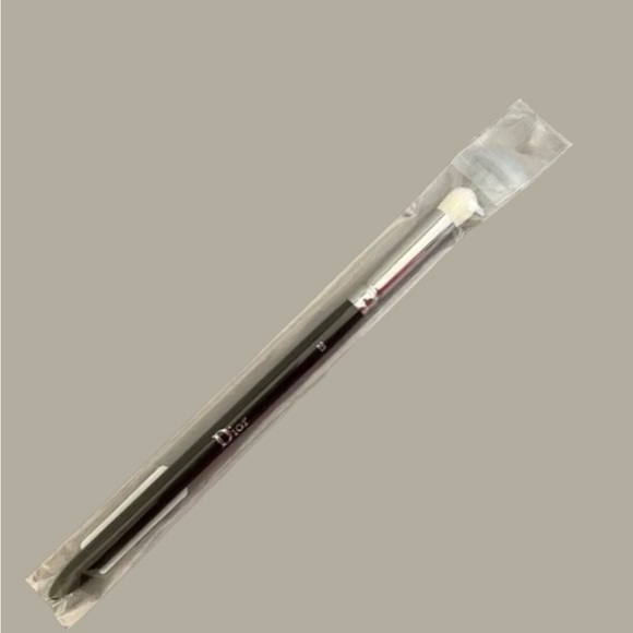 DIOR Large Smudging Brush 23 - Picture 5 of 5